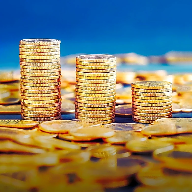 Gold and Silver Prices Decline Amid Strong Dollar and Rising Yields