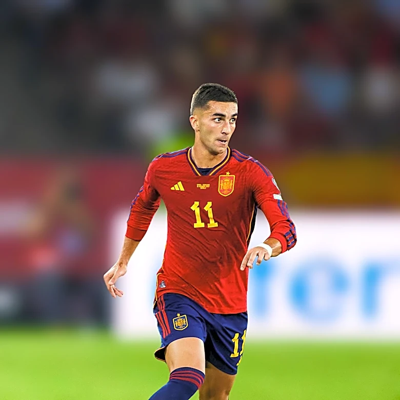 Arsenal Pursues Barcelona's Ferran Torres Amid Transfer Speculations