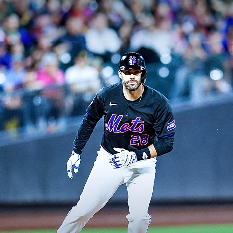 Miami Marlins Secure 5-2 Victory Over New York Mets with Key Performances