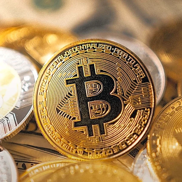 SEC Pauses Nasdaq Bitcoin Options Approval Amid CME Group Challenge