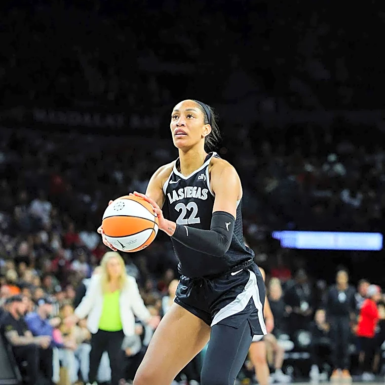 Chicago Sky's Sydney Taylor Secures Victory Over Las Vegas Aces with Last-Second 3-Pointer