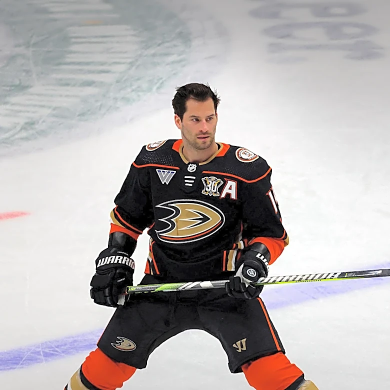 Anaheim Ducks Face Potential Holdout as Cutter Gauthier Remains Unsigned