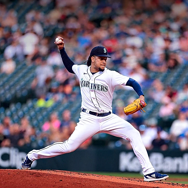 Cal Raleigh's Walk-Off Secures Mariners' Victory Against Twins