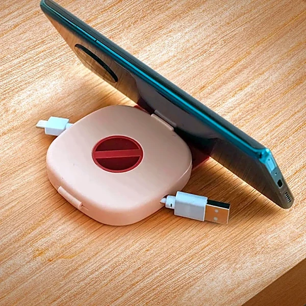 Innovative Desk Gadgets Enhance College Student Experience with Multifunctional Design