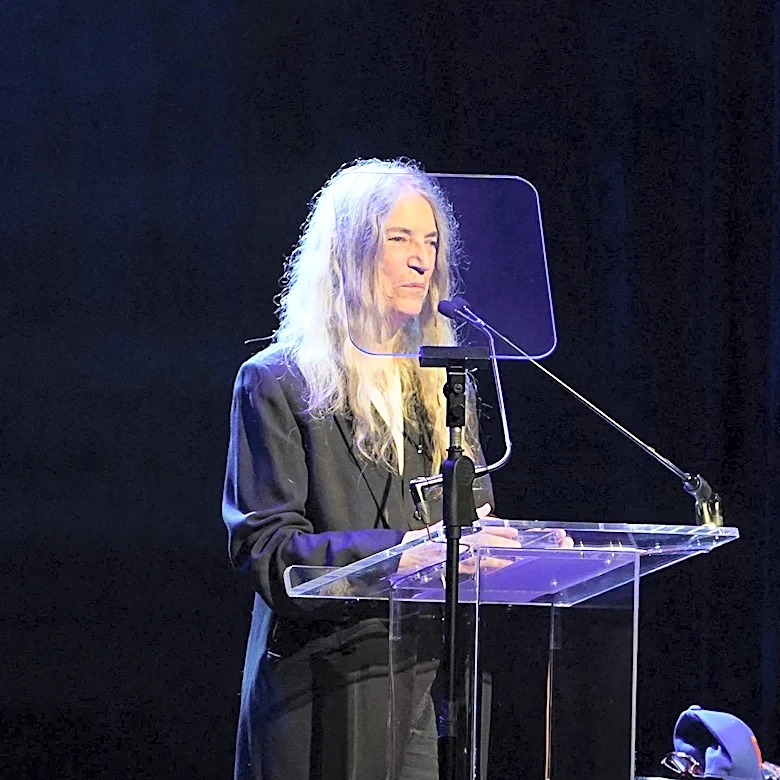 Rock Legend Patti Smith Engages in 40-Minute Dialogue with Pope Leo XIV