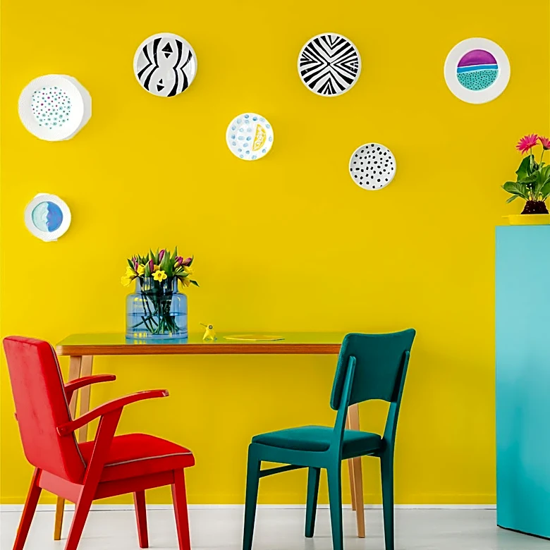 Gen Z Revives Vintage Plate Walls for a Nostalgic Home Aesthetic