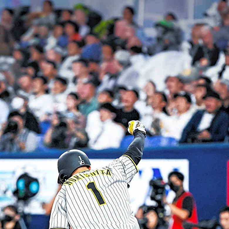 Max Clark Hits First MLB Home Run, Boosting Detroit Tigers' Lead