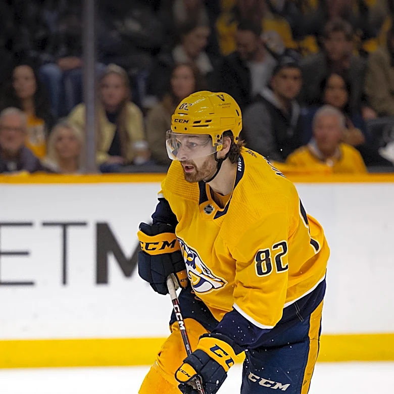 Pittsburgh Penguins Extend Tommy Novak Amid Trade Rumors