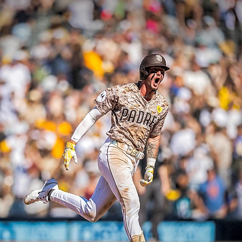Jake Cronenworth's Walk-Off Single Secures Padres' Victory Over Giants