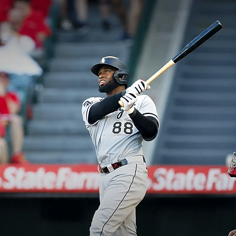 Chicago White Sox Acquire Luis Castillo from Seattle Mariners in Trade Deal