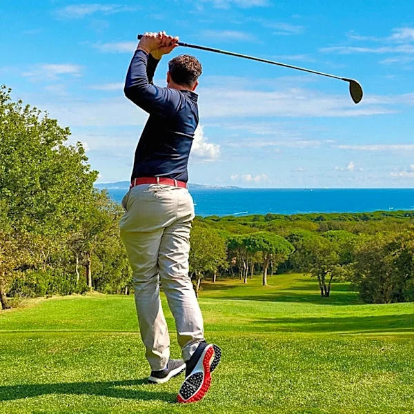 Stewart Cink Ties for Lead in Portugal Invitational with Impressive Round