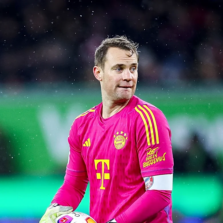 Manuel Neuer Dismisses Speculation on Jonas Urbig's Playing Time at Bayern Munich