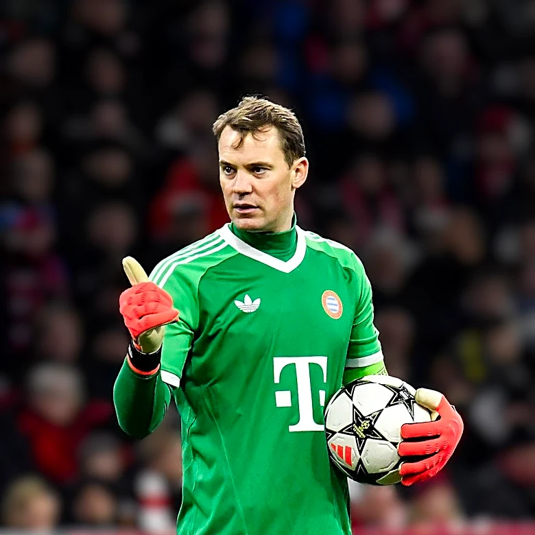 Bayern Munich Fans Debate Manuel Neuer's Future Amid Recent Criticism