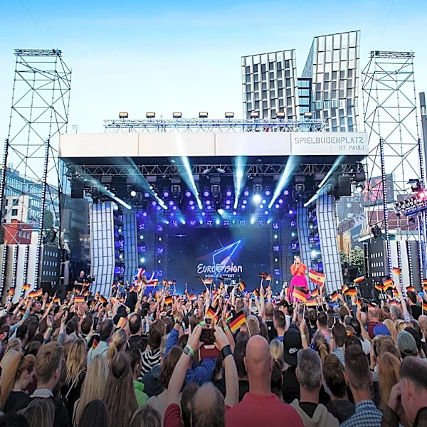 Tate McRae to Headline Lollapalooza 2026 with Energetic Performance