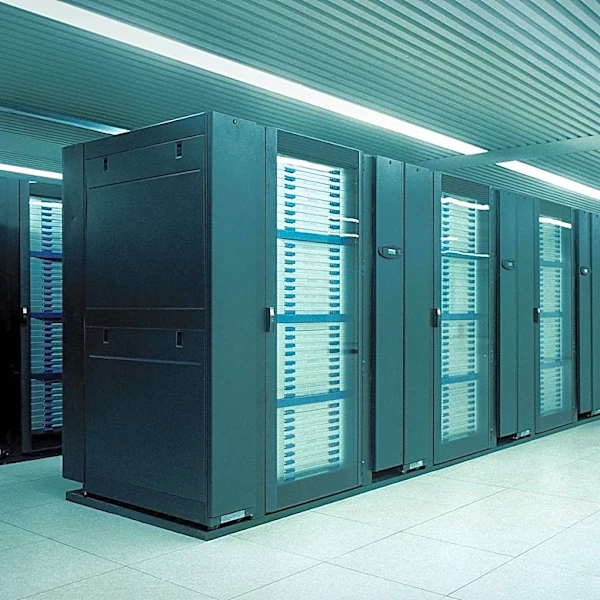 US Data Centers Expand, Impacting Residential Areas