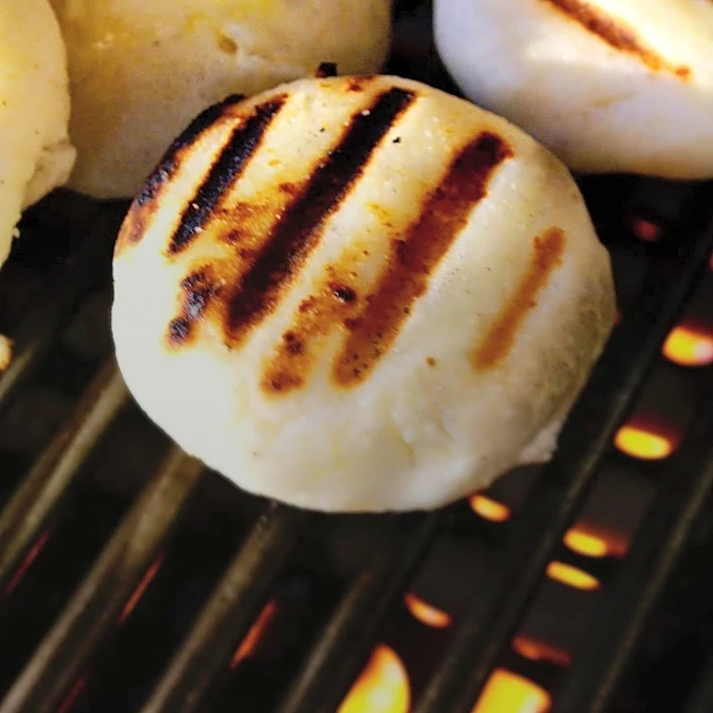 Tips for Grilling Perfect Burgers: Meat Handling and Temperature Control