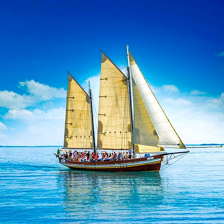 Historic Mailboat in Maine Offers Scenic Cruises with Unique Island Life Experience