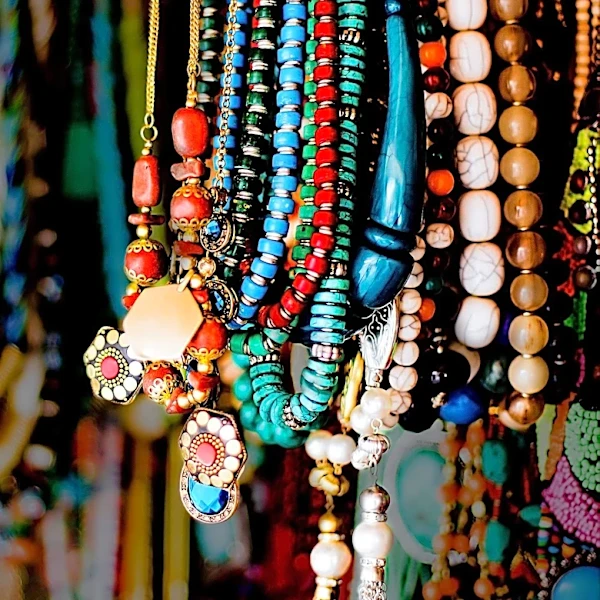Art Jewelry Forum Highlights Unique Creations from Global Artists