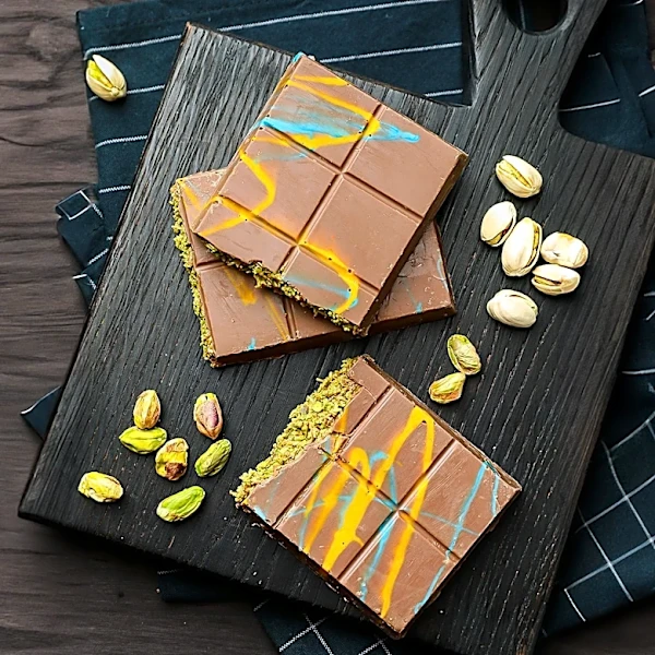 Compartés Elevates Chocolate Gifting with Artisan Bars and Luxury Boxes