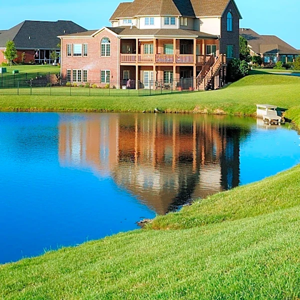 Pleasant Hill, Iowa: A Suburban Retreat with Golf and Parks Near Des Moines