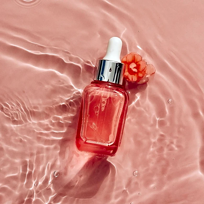 Cat Deeley Embraces Laneige Lip Serum for Summer Beauty Routine