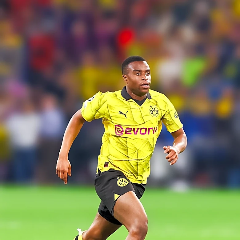 Borussia Dortmund Pursues Spanish Winger Yeremay Amidst Competition
