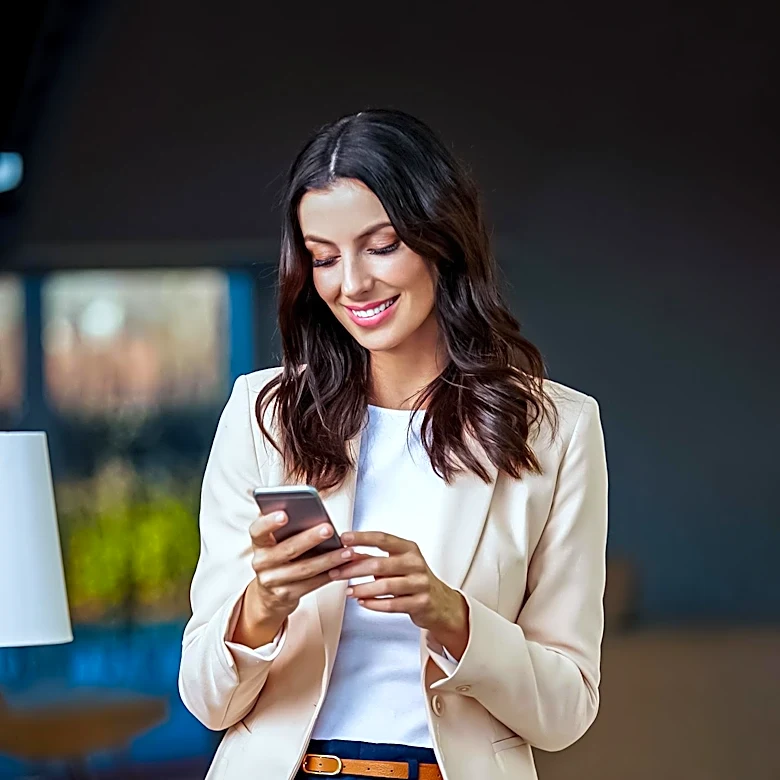 Gen Z's Use of Smartphones for Job Interviews Sparks Debate