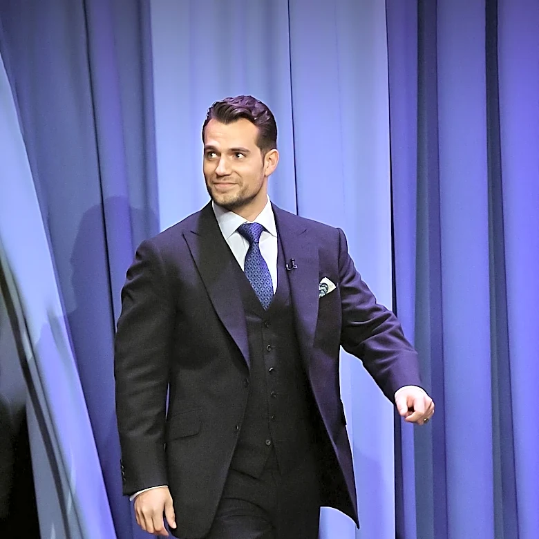 Henry Cavill to Star in Amazon's Warhammer 40K Series by Mike Flanagan