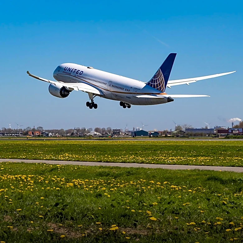 United Airlines Delays O'Hare Expansion Due to FAA Flight Cuts