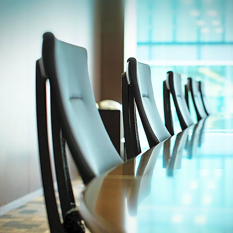 Federal Reserve Chair Warsh Considers Reducing Policy Meetings