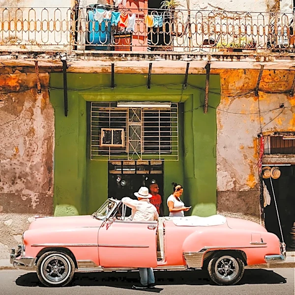 Photographer David Saxe Captures Unseen Havana Moments, Challenging Travel Photography Norms