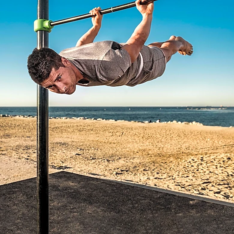 15-Minute Calisthenics Workout Offers Fitness Solution for Travelers