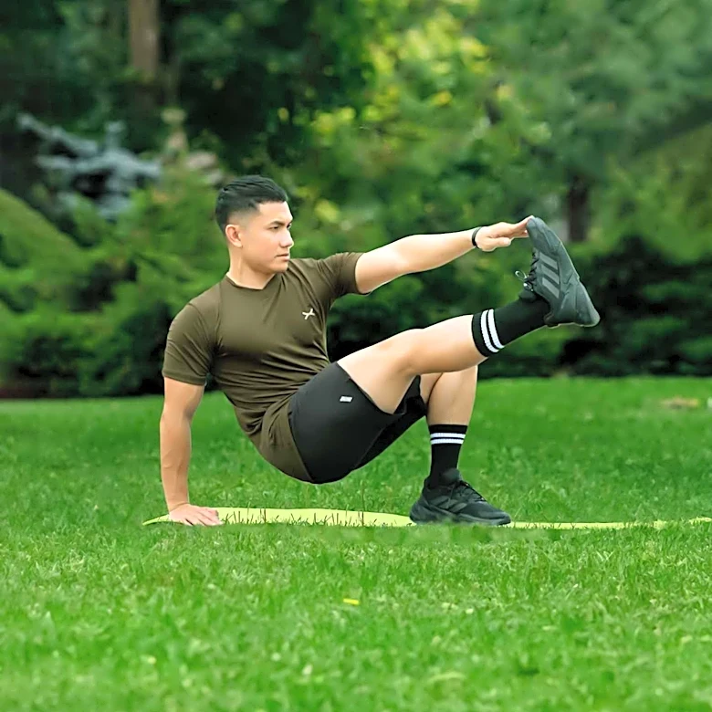 Fitness Trainer Recommends 20-Minute Bodyweight Workout for Travelers