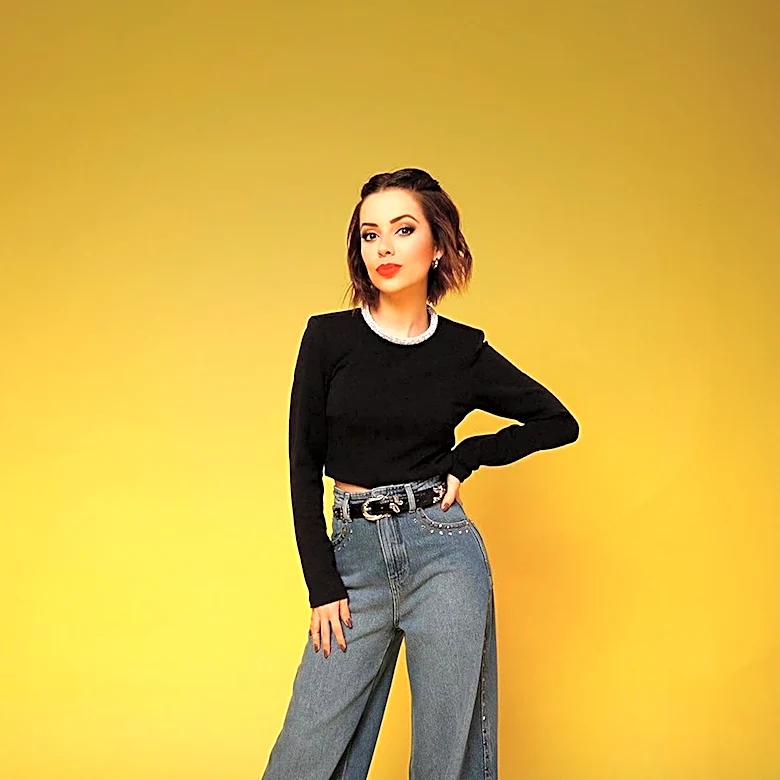 Wide-Leg Jeans Dominate 2026 Fashion Trends