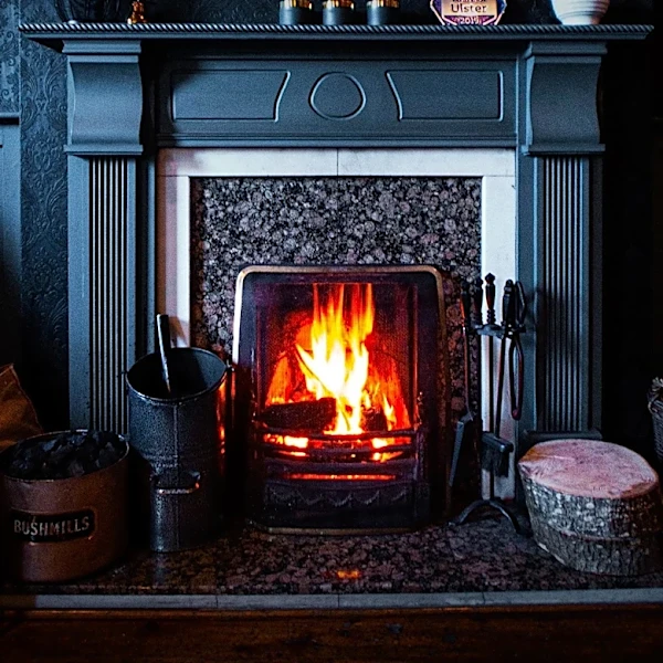 Barack and Michelle Obama's 2004 Home Features Historic Green-Tiled Fireplace