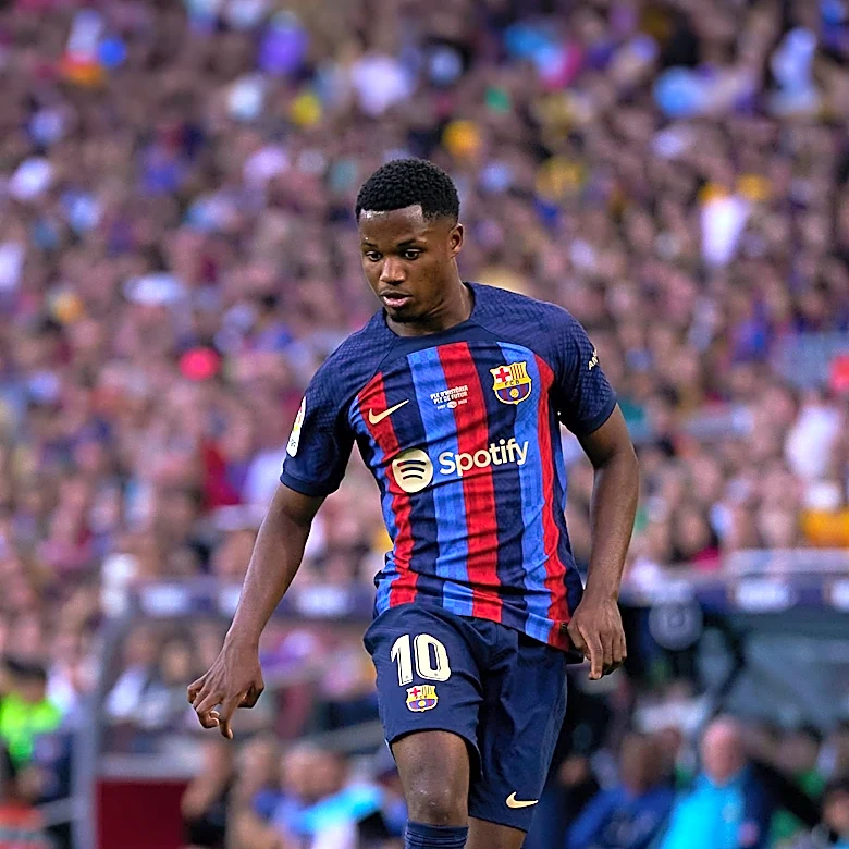 Barcelona Faces Challenges in Securing New Striker Amid Transfer Market Hurdles