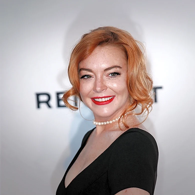 Lindsay Lohan Returns to Iconic Red Hair, Delighting Fans