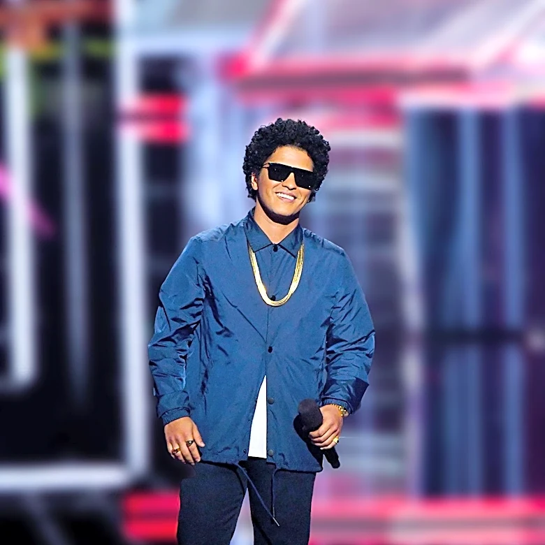 Leon Thomas Credits Bruno Mars for Enhancing His Stage Presence at Lollapalooza