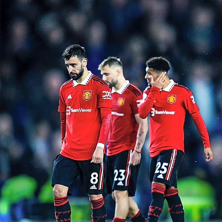 Manchester United Explores Alternatives After Lewis Hall Transfer Setback