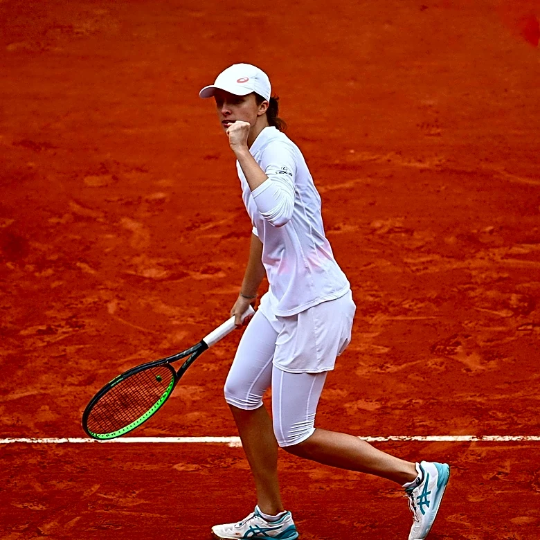 Top Seeds Swiatek and Sabalenka Advance in National Bank Open