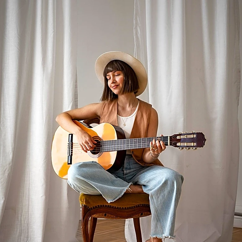 Susanna Hoffs Prepares to Release New Album 'The List'