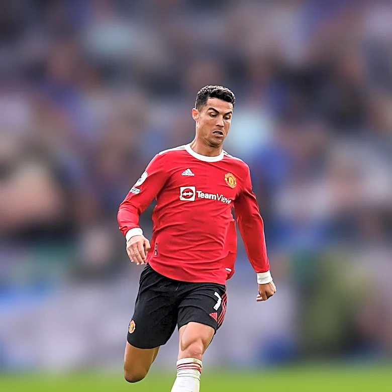 Manchester United and Chelsea Compete for Colombian Defender Jhon Lucumi