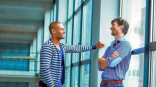 Photographer's Viral Series Captures First Meetings of Single Strangers