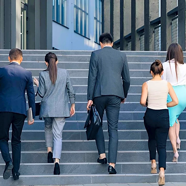 U.S. Employers Shift to Merit-Based Pay Raises, Impacting Workforce Compensation