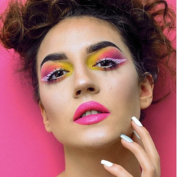 Reddit Survey Reveals Decline of 'No-Makeup Makeup' Trend in Beauty Industry