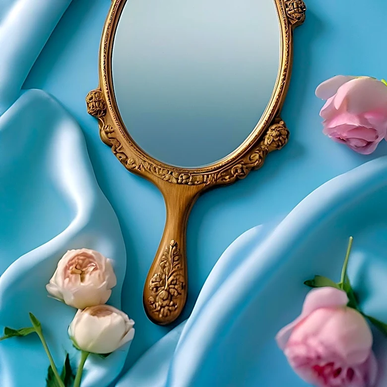 Mirror Palais Unveils Spring 2026 Collection with Romantic Picnic Theme