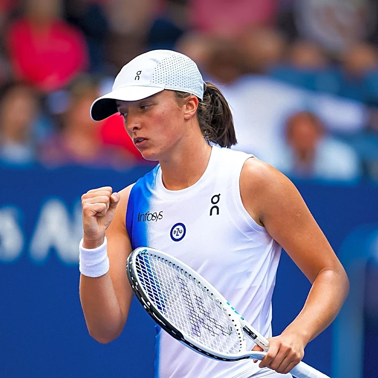 Iga Świątek Advances to Third Round in Toronto WTA Tournament