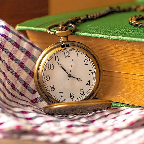 Jaclyn Moriarty's 'Time Travel for Beginners' Explores Life's Defining Moments