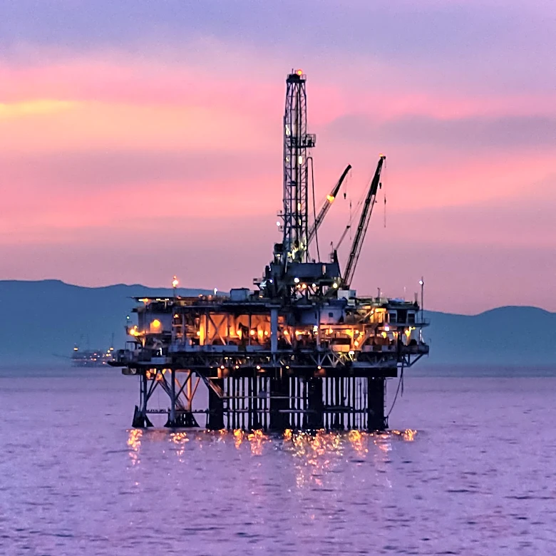 Oil Prices Stabilize Below $80 Amid Hormuz Blockade Concerns