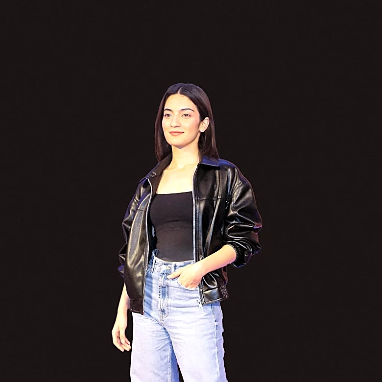 Barrel-Leg Jeans: A Fashion Trend Embraced by Celebrities and Influencers
